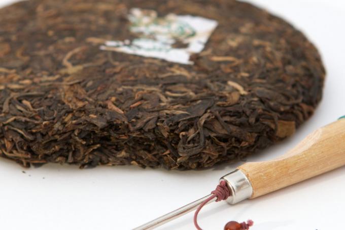Чай Пуэрх толстого спелого вкуса дикий Мароон и яркий с активной и высокой ароматностью