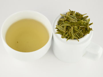 Китай Положенный в мешки органический чай колодца дракона зеленого чая с лист чая изогнутой формы свежими завод